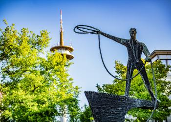 Skulptur Mann mit Lasso