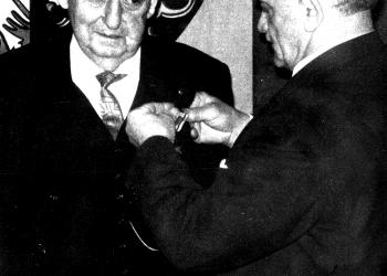 Dr. Karl Westermann erhält zu seinem 80. Geburtstag das Bundesverdienstkreuz (1963)