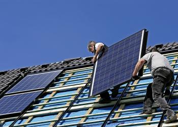 RWE Zukunftshaus Installation Solarzellen 