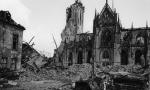 Der nach dem Krieg fast völlig zerstörte Willibrordi-Dom (Südseite)