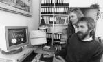 Dr. Jutta Prieur-Pohl präsentiert ein frühes Computerspiel „Kennst du Wesel“
