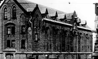 Die Augustinerkirche in der Torfstraße als Mehlmagazin (um 1925)