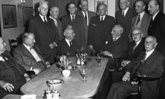 Sogenannter 1000-jähriger Stammtisch 1957 (Erich Schönborn stehend links)