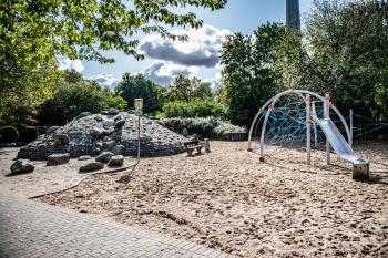 Blick auf den Spielplatz im Heubergpark