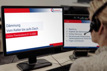 Bildschirm mit Präsentation "Dämmung Vom Keller bis aufs Dach"