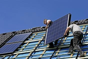 RWE Zukunftshaus Installation Solarzellen